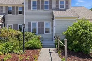 18 Woodview Dr, Falmouth, MA 02540 - Photo 2