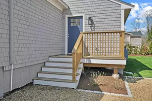 33 Vineyard Ave, Oak Bluffs, MA 02557 - Photo 10