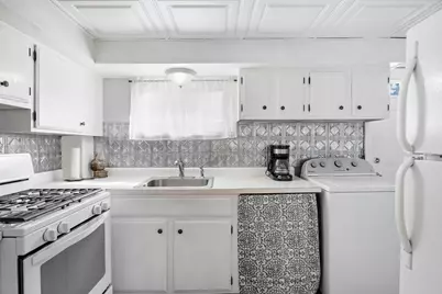 10 Cleveland Avenue, Wareham, MA 02558 - Photo 2