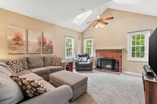 73 Hillando Dr, Shrewsbury, MA 01545 - Photo 2