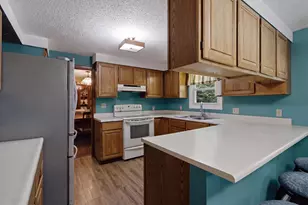 10 Roberta Dr, Buzzards Bay, MA 02532 - Photo 8