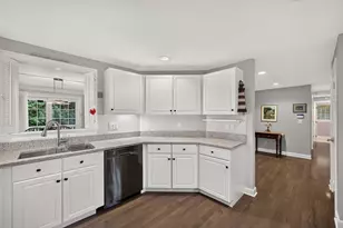 8 Elizabeth Cir, Mashpee, MA 02649 - Photo 12