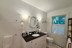 528 Main St, Tisbury, MA 02568 - Photo 8