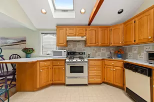 25 Ocean Ave, Harwich, MA 02645 - Photo 14