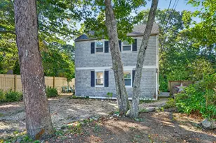 31 Beacon Ave, Oak Bluffs, MA 02557 - Photo 1