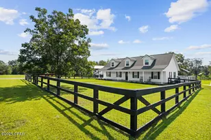 1528 Hilltop Dr, Bonifay, FL 32425 - Photo 2