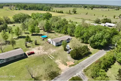 7031 Hamilton Road, Grand Ridge, FL 32442 - Photo 28