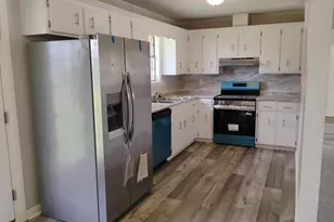 576 Martin Luther King Dr, Chipley, FL 32428 - Photo 2