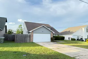 606 Krystal Ln, Lynn Haven, FL 32444 - Photo 2