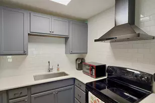 301 Lullwater Dr, Panama City Beach, FL 32413 - Photo 6