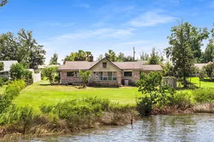 1803 E 9th St, Lynn Haven, FL 32444 - Photo 2