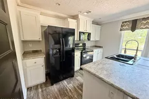 1818 Kaham Ln, Grand Ridge, FL 32442 - Photo 10