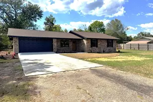 2933 Wildwood Cir, Marianna, FL 32448 - Photo 1