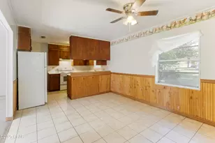 540 4th St, Chipley, FL 32428 - Photo 8