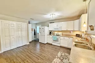 6589 Grand Oak Loop, Grand Ridge, FL 32442 - Photo 10