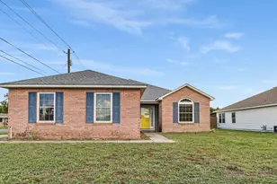 2520 Sarasota Ln, Panama City, FL 32405 - Photo 2