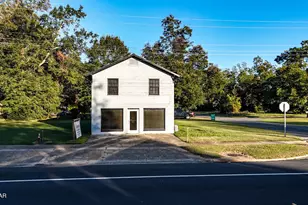 5424 10th St, Malone, FL 32445 - Photo 2