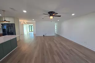 920 W Beach Dr, Panama City, FL 32401 - Photo 12