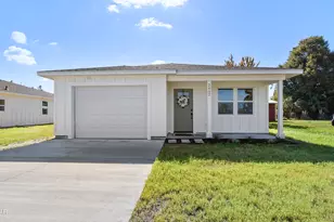 2402 E 16th Ct, Panama City, FL 32405 - Photo 2