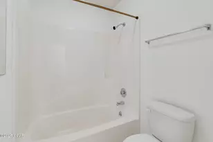 1025 W 11th Ct, Panama City, FL 32401 - Photo 10