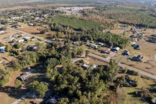 19076 Oakhill Dr, Blountstown, FL 32424 - Photo 2