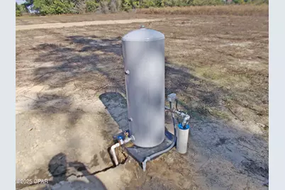 6905 Bateau Pond Lane, Grand Ridge, FL 32442 - Photo 22