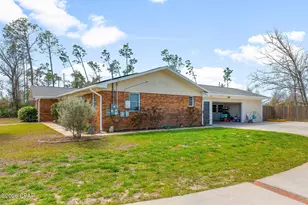 1018 S Kimbrel Ave, Panama City, FL 32404 - Photo 2