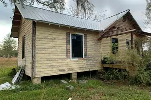 7010 Nobles Rd, Grand Ridge, FL 32442 - Photo 4