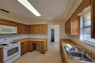 738 Oak Ave, Panama City, FL 32401 - Photo 2