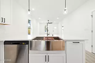 910 E 9th Ct, Panama City, FL 32401 - Photo 8