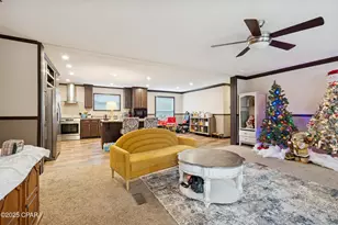 214 Lakepoint Rd, Alford, FL 32420 - Photo 4