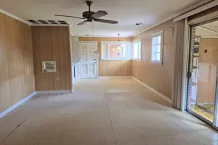 853 1st St, Chipley, FL 32428 - Photo 12