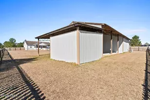 561 Lakepointe Dr, Chipley, FL 32428 - Photo 36