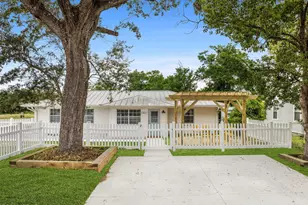 1301 Foster Ave, Panama City, FL 32401 - Photo 2