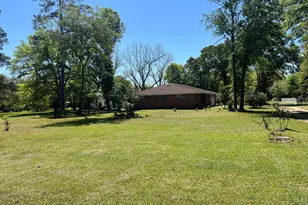 1021 8th Ave, Graceville, FL 32440 - Photo 2