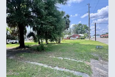 5295 Brown Street, Graceville, FL 32440 - Photo 10