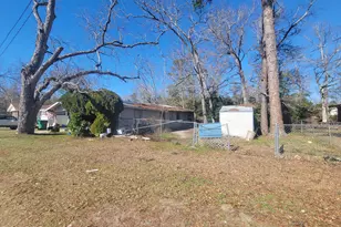 1352 Watts Ave, Chipley, FL 32428 - Photo 2