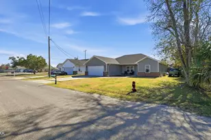 705 W 8th St, Lynn Haven, FL 32444 - Photo 4