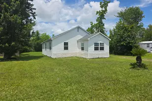 3621 Lark Ln, Panama City, FL 32404 - Photo 2