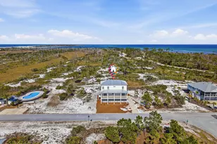 303 Park Point Cir, Port Saint Joe, FL 32456 - Photo 4