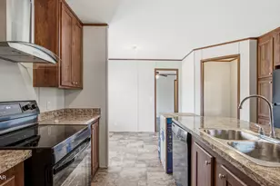 1884 Bayview Ln, Cottondale, FL 32431 - Photo 6