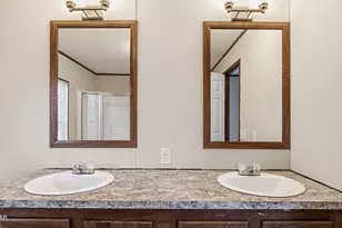 1884 Bayview Ln, Cottondale, FL 32431 - Photo 14