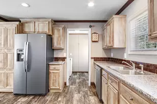 2442 Pinewood Dr, Chipley, FL 32428 - Photo 8