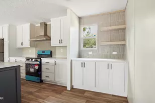 420 Hickory Bluff Cir, Southport, FL 32409 - Photo 10