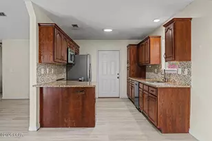 528 Hyde Park Dr, Crestview, FL 32539 - Photo 10