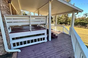 7426 Berry Dr, Grand Ridge, FL 32442 - Photo 20