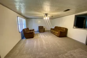 6913 Broadway St, Grand Ridge, FL 32442 - Photo 4