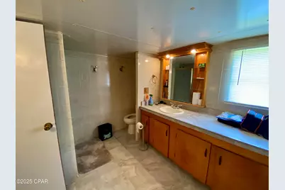 6913 Broadway Street, Grand Ridge, FL 32442 - Photo 14