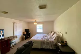 6913 Broadway St, Grand Ridge, FL 32442 - Photo 16