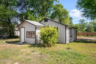 345 S Brett St, Crestview, FL 32539 - Photo 2